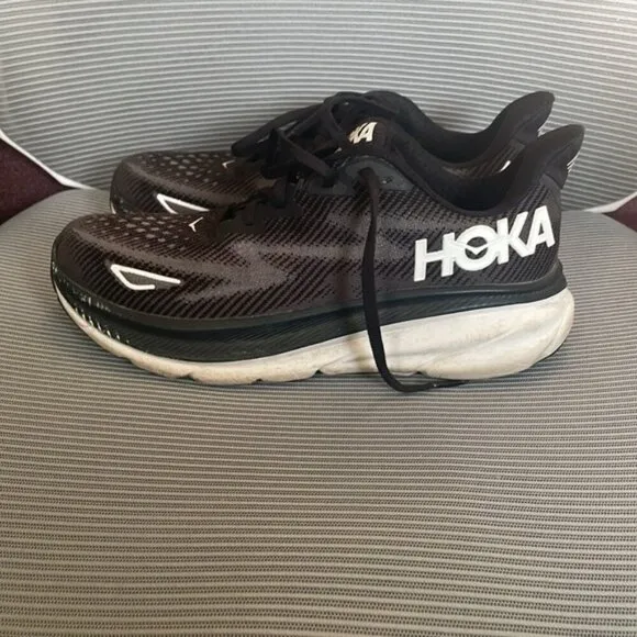 EC Women's Hoka Clifton 9 Runners - Black / White - Size 8