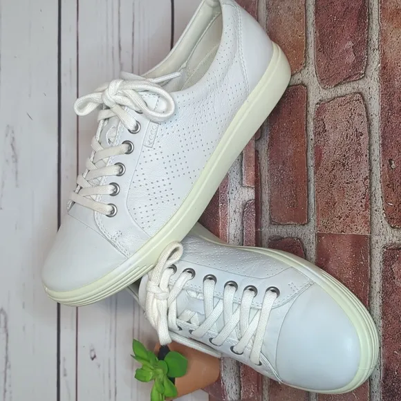 Ecco Sneakers Women's Size 8 Cream Off White Cap Toe Leather Minimalist Danish