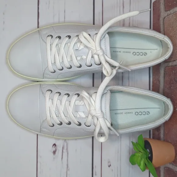 Ecco Sneakers Women's Size 8 Cream Off White Cap Toe Leather Minimalist Danish