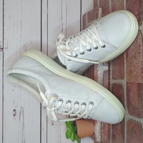 Ecco Sneakers Women's Size 8 Cream Off White Cap Toe Leather Minimalist Danish
