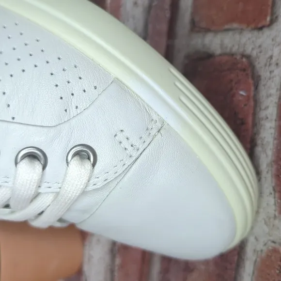 Ecco Sneakers Women's Size 8 Cream Off White Cap Toe Leather Minimalist Danish