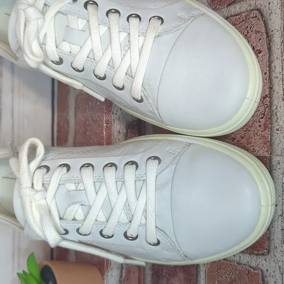 Ecco Sneakers Women's Size 8 Cream Off White Cap Toe Leather Minimalist Danish