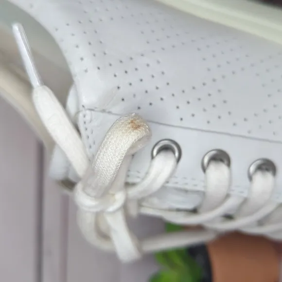 Ecco Sneakers Women's Size 8 Cream Off White Cap Toe Leather Minimalist Danish