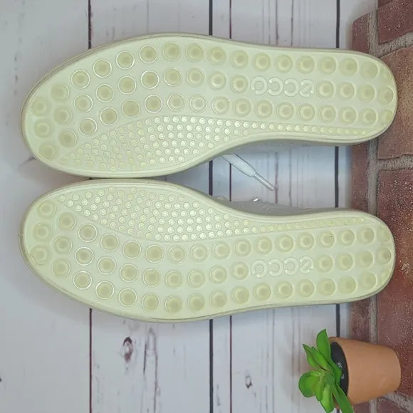 Ecco Sneakers Women's Size 8 Cream Off White Cap Toe Leather Minimalist Danish