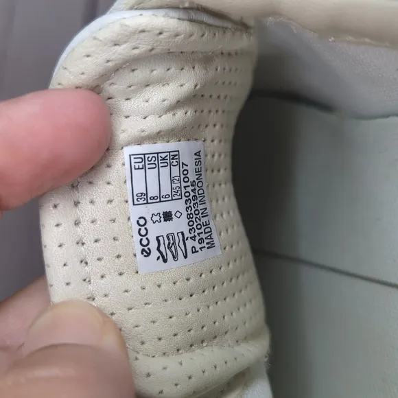 Ecco Sneakers Women's Size 8 Cream Off White Cap Toe Leather Minimalist Danish