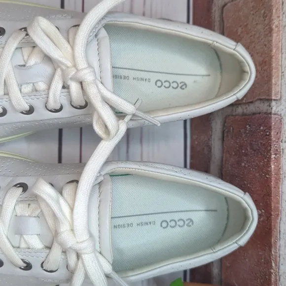 Ecco Sneakers Women's Size 8 Cream Off White Cap Toe Leather Minimalist Danish