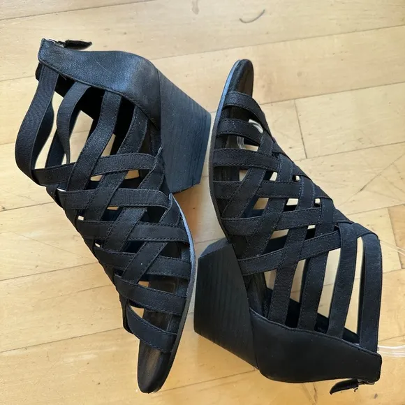 Eileen Fisher gladiator airy sandals, 7.5  CB 2372