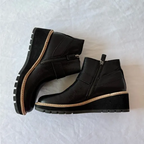 Eileen Fisher Women’s Black Caddy Ankle Wedge Bootie in Embossed Leather SZ 7.5
