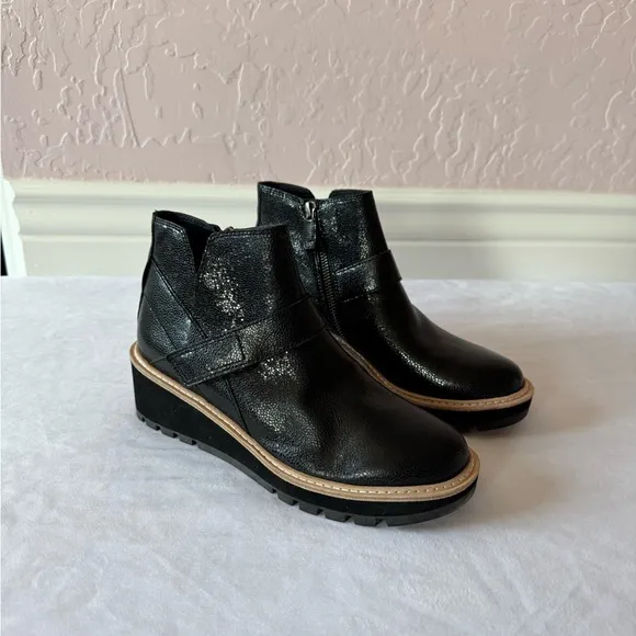 Eileen Fisher Women’s Black Caddy Ankle Wedge Bootie in Embossed Leather SZ 7.5