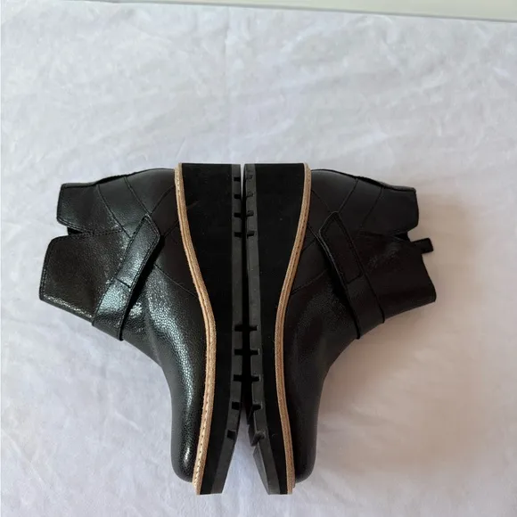 Eileen Fisher Women’s Black Caddy Ankle Wedge Bootie in Embossed Leather SZ 7.5