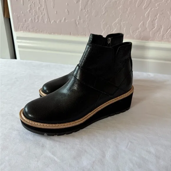 Eileen Fisher Women’s Black Caddy Ankle Wedge Bootie in Embossed Leather SZ 7.5