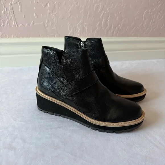 Eileen Fisher Women’s Black Caddy Ankle Wedge Bootie in Embossed Leather SZ 7.5