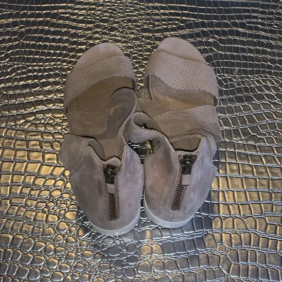 EILEEN FISHER Women’s Perforated Nubuck Ankle Wrap Platform Sandals size 9