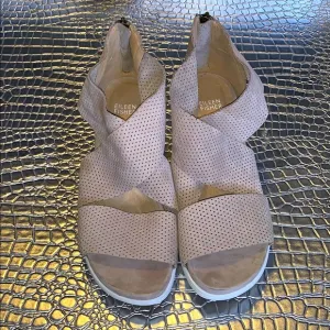 EILEEN FISHER Women’s Perforated Nubuck Ankle Wrap Platform Sandals size 9