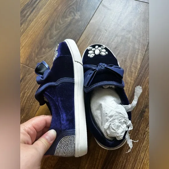 Elegant Navy Velvet Shoes with Crystal Embellishments