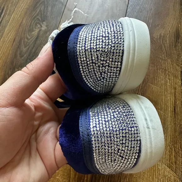 Elegant Navy Velvet Shoes with Crystal Embellishments