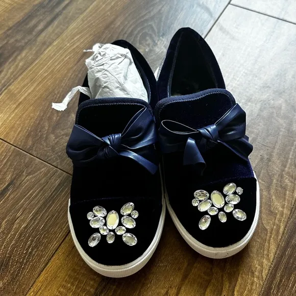 Elegant Navy Velvet Shoes with Crystal Embellishments