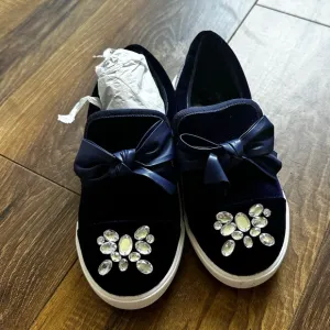 Elegant Navy Velvet Shoes with Crystal Embellishments