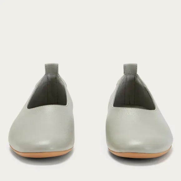 Everlane The Day Glove in Sage Green Leather Womens Size 7.5 Slip On Shoes Flats