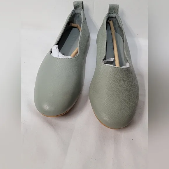 Everlane The Day Glove in Sage Green Leather Womens Size 7.5 Slip On Shoes Flats