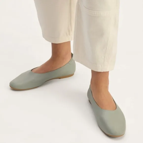 Everlane The Day Glove in Sage Green Leather Womens Size 7.5 Slip On Shoes Flats