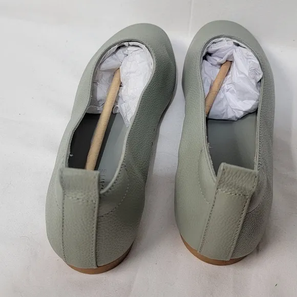 Everlane The Day Glove in Sage Green Leather Womens Size 7.5 Slip On Shoes Flats