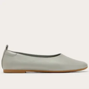 Everlane The Day Glove in Sage Green Leather Womens Size 7.5 Slip On Shoes Flats