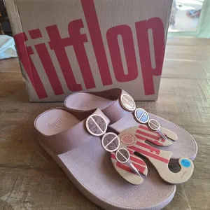 FitFlop™ Women's Halo Metallic Trim Toe-Post Sandals - Beige / Mauve -Size 11