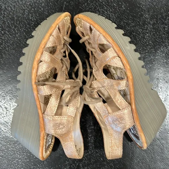 FLY London Yapi Gold Metallic Leather Wedge Sandal Size 37/7