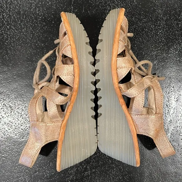 FLY London Yapi Gold Metallic Leather Wedge Sandal Size 37/7
