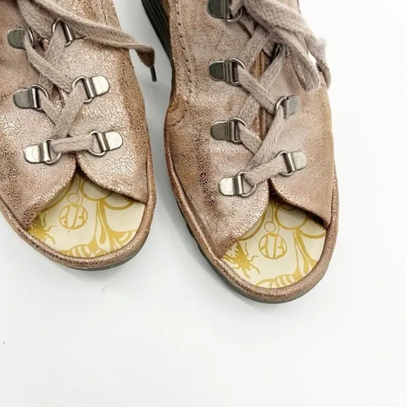 Fly London Ylfa Lace Up Leather Wedge Sandals Size 41 or 10 Gold Metallic