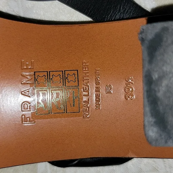 Frame Le Carbon Leather Thong Sandals