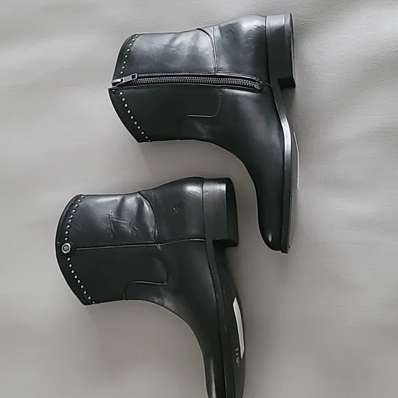 Frye Melissa Stud Ankle Short Black Booties Size 7B $328