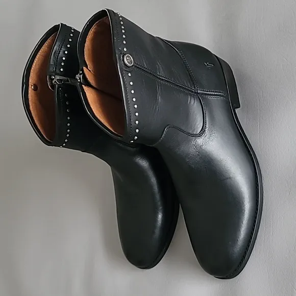 Frye Melissa Stud Ankle Short Black Booties Size 7B $328