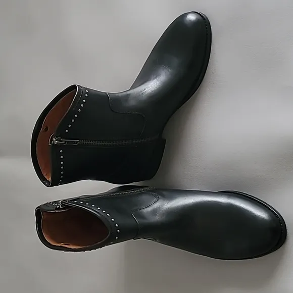 Frye Melissa Stud Ankle Short Black Booties Size 7B $328