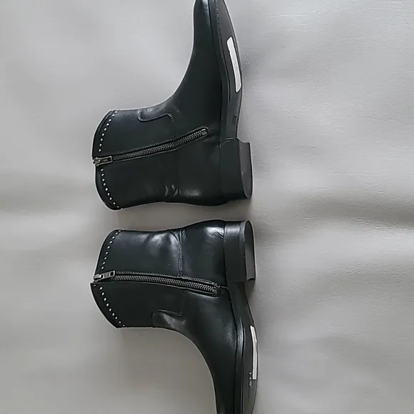 Frye Melissa Stud Ankle Short Black Booties Size 7B $328