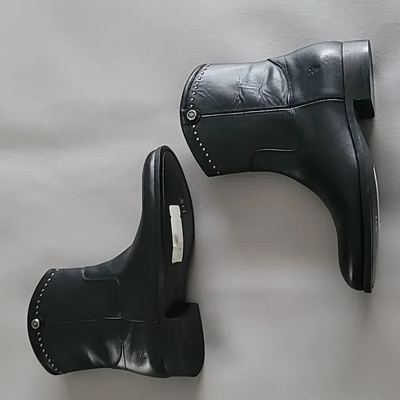 Frye Melissa Stud Ankle Short Black Booties Size 7B $328