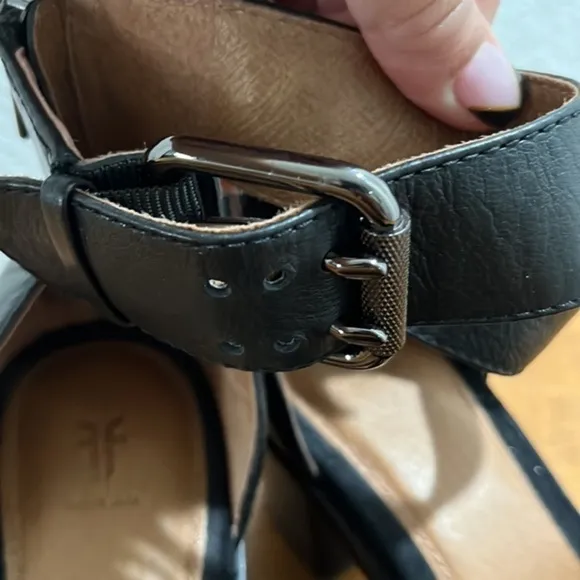 FRYE :: SANDALS