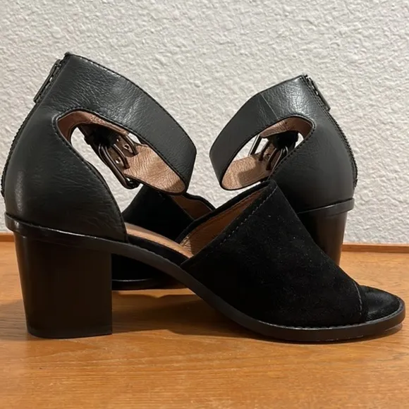 FRYE :: SANDALS