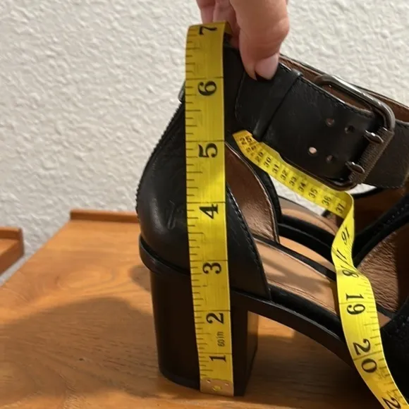 FRYE :: SANDALS