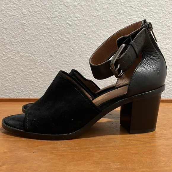 FRYE :: SANDALS