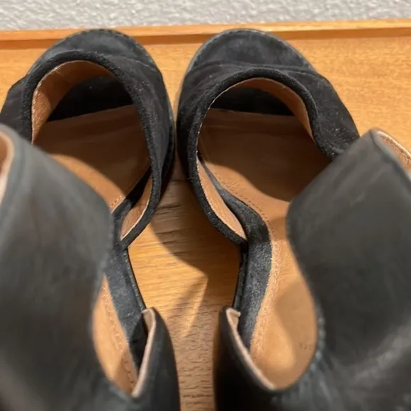 FRYE :: SANDALS