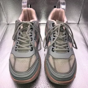 Gdefy gray/pink womens athletic shoes. 9.5 (FF)