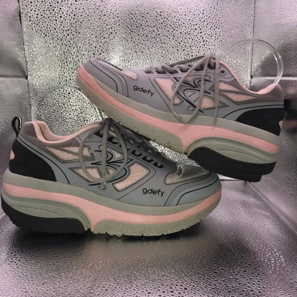 Gdefy gray/pink womens athletic shoes. 9.5 (FF)