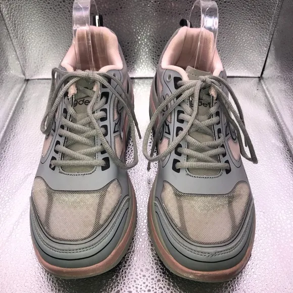 Gdefy gray/pink womens athletic shoes. 9.5 (FF)