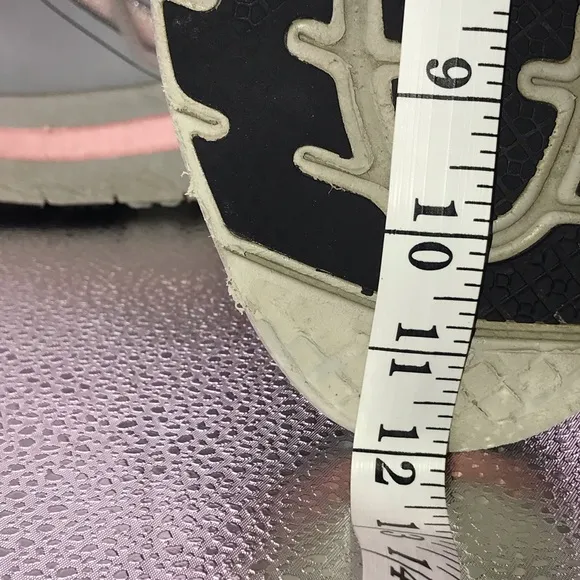 Gdefy gray/pink womens athletic shoes. 9.5 (FF)