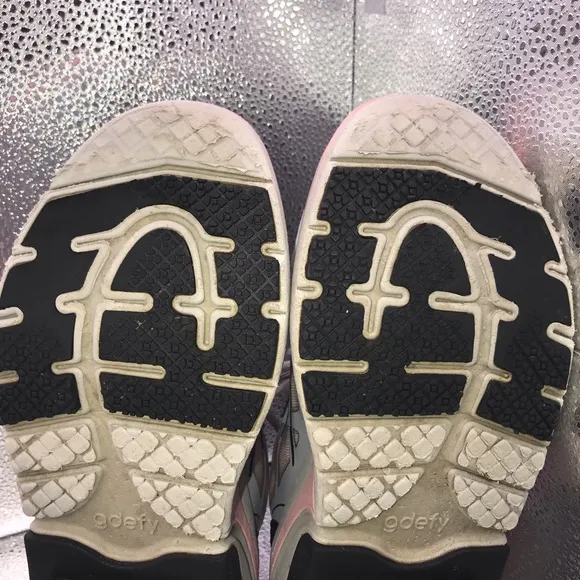 Gdefy gray/pink womens athletic shoes. 9.5 (FF)