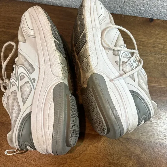 Gdefy Pain Relief Walking Shoes VersoShock Technology White Sneakers Womens  9