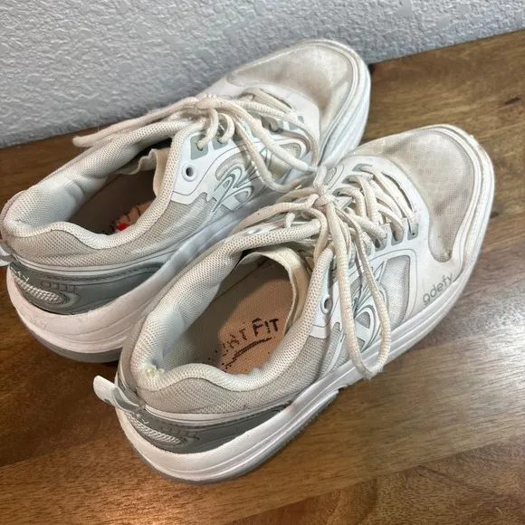 Gdefy Pain Relief Walking Shoes VersoShock Technology White Sneakers Womens  9