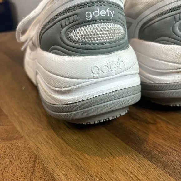 Gdefy Pain Relief Walking Shoes VersoShock Technology White Sneakers Womens  9